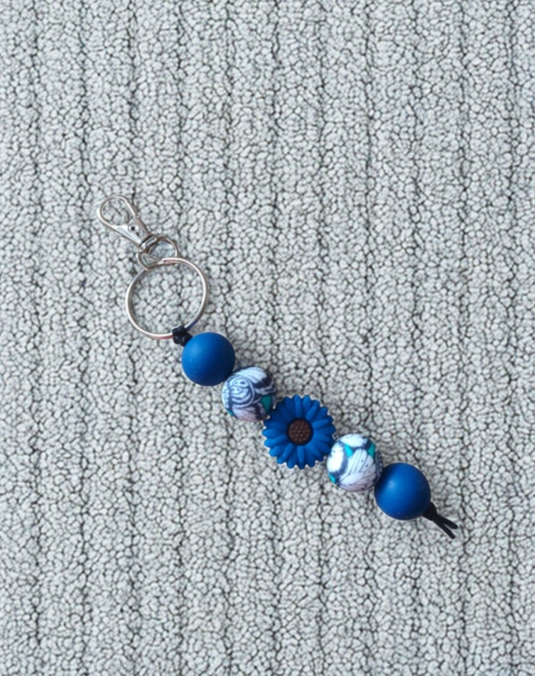 Porte-clés fleuri bleu